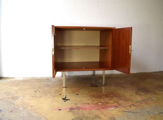 Image 1 of Armadio in teak del metà del secolo Dresser Armadio d'epoca cassettiera