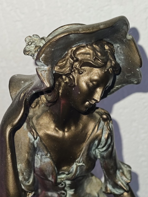 Image 1 of Vrouwelijke figuur