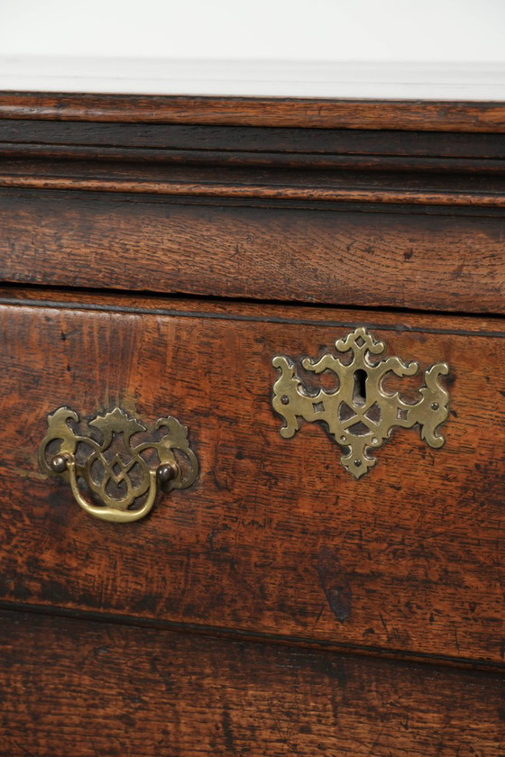 Image 1 of Large English antique oak sideboard/dresser with 3 working drawers from the early 18th century with a beautiful patina