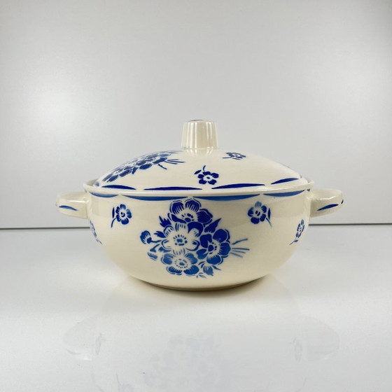 Image 1 of Badonviller semi-porseleinen terrine met blauw bloemenpatroon, begin 20e eeuw.