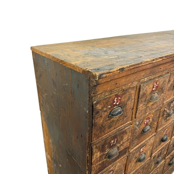 Image 1 of Gran cómoda antigua – mueble industrial con 48 cajones