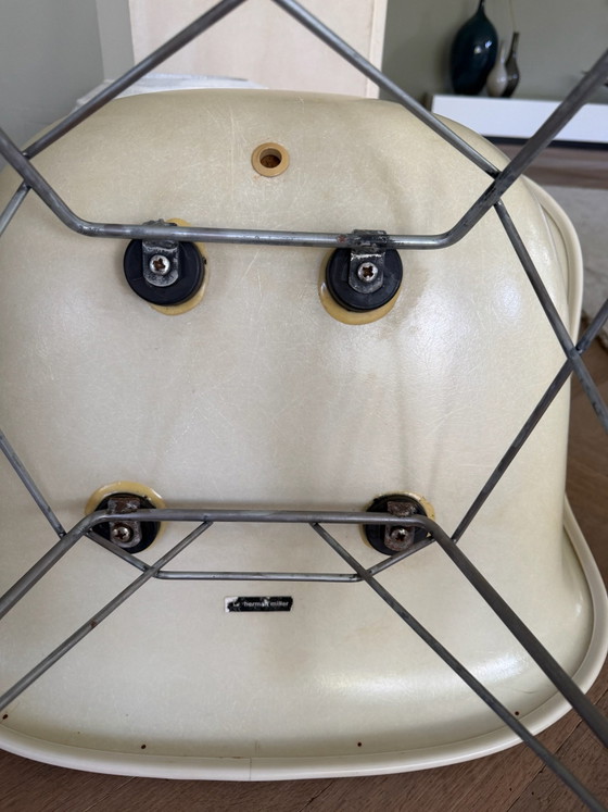Fauteuil à bascule vintage Eames RAR -Herman Miller- noyer – Fauteuils d'appoint, Verre (photo 8 of 9)
