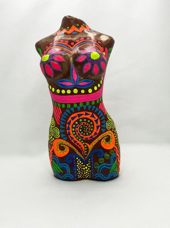 Image 1 of Statuetta fluorescente per body art. Realizzata a mano dall'artista.