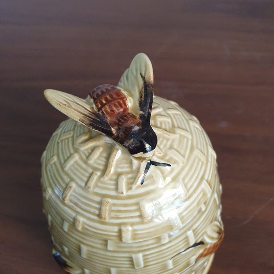 Image 1 of Jarre en forme d'abeille du milieu du siècle dernier, années 1960
