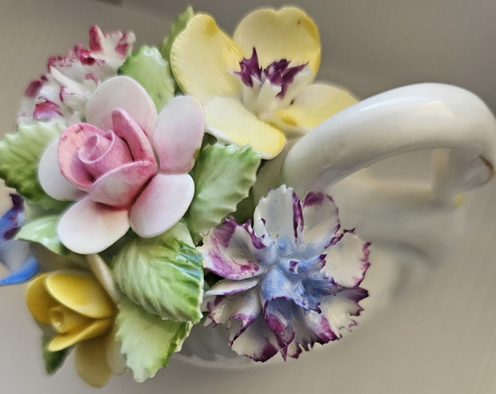 Image 1 of Figura de porcelana Royal Doulton: Cisne con flores