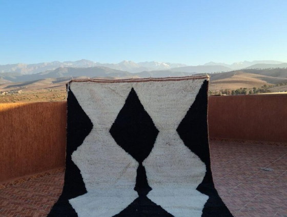 Image 1 of Marokkanischer schwarz-weißer Teppich aus Naturwolle, 200 cm x 300 cm