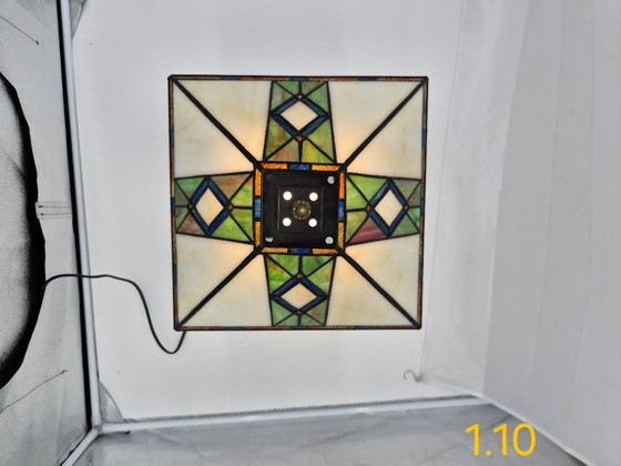 Image 1 of Beautiful Tiffany-style table lamp