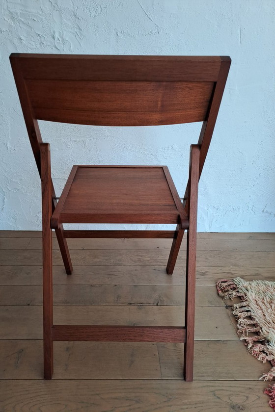 Image 1 of Casegoods Klappbarer flacher Stuhl