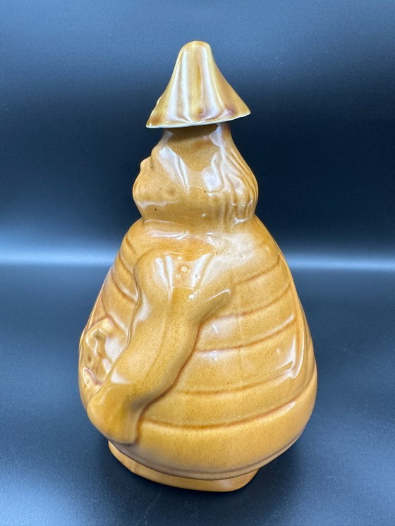 Image 1 of Jarra pirata con vasos de chupito de cerámica de estudio