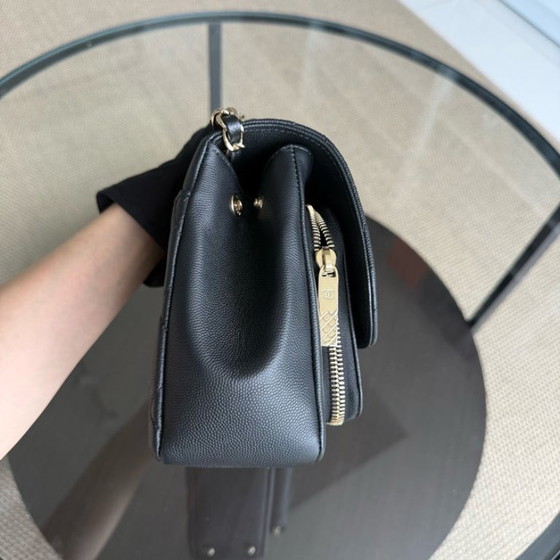 Image 1 of Chanel Business Affinity - Caviar acolchado negro con herrajes dorados