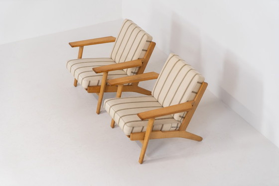 Image 1 of Pair of Early GE-290 lounge chairs in oak by Hans J. Wegner for Getama (Denmark, 1953).