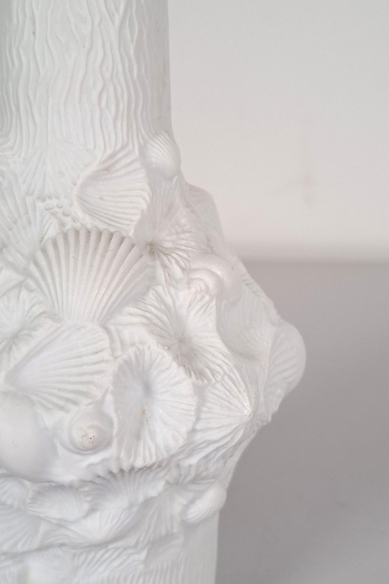 Image 1 of Kaiser vase with shell motif