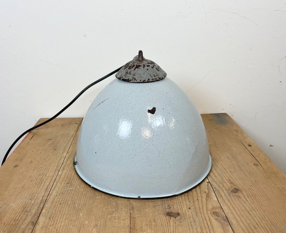 Image 1 of Lampe industrielle en émail gris avec abat-jour en fonte, de la marque Zaos, années 1960