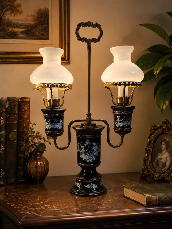 Image 1 of Dubbele lamp in de stijl van een "warmwaterkruik" – Italiaans porselein en opaalglas