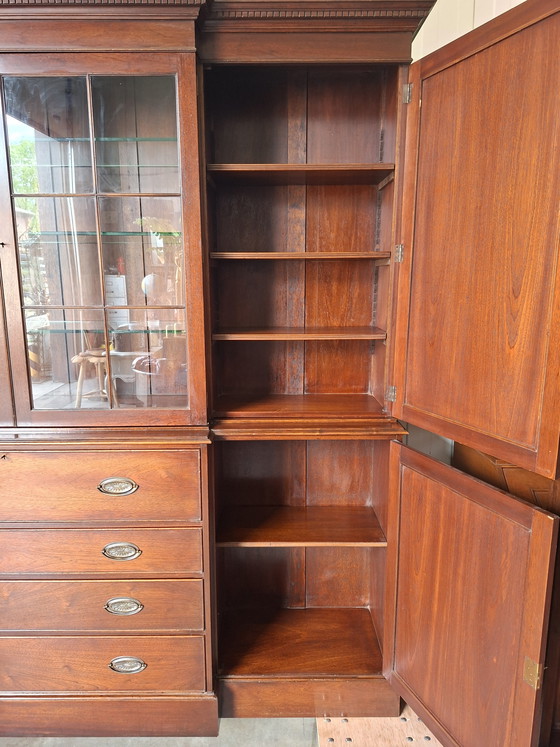 Image 1 of Antieke Engelse vitrinekast, boekenkast, wandmeubel,  met secretaire met ingelegd leer afm. 243x47cm en 221 cm hoog