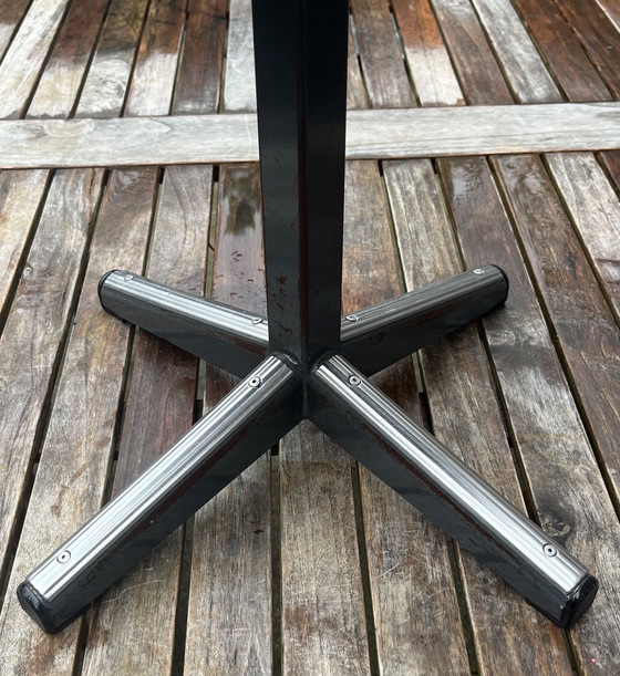 Image 1 of Chaire de l'école de design industriel Pagholz - Adam Stegner