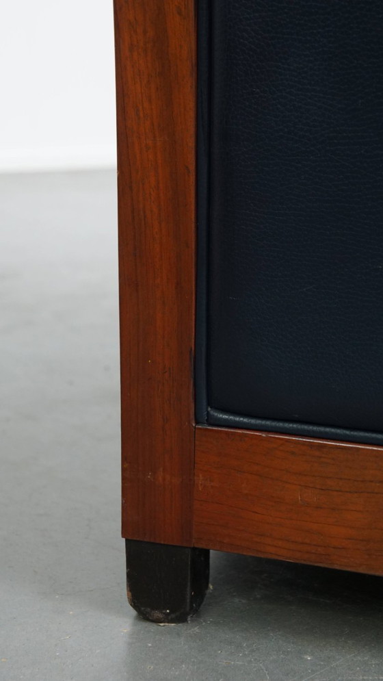 Image 1 of Divano a 2,5 posti Schuitema dal design Art Déco, con lavorazione in legno e pelle di vacchetta blu scuro