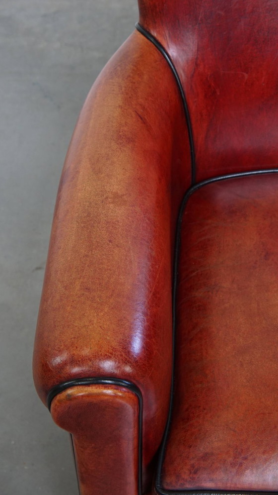 Image 1 of Fauteuil gemaakt van schapenleer in een rood/ bruine kleur