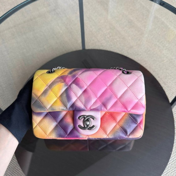Image 1 of Borsa Chanel Classic Flap Small - Edizione limitata in pelle di agnello trapuntata Flower Power con finiture nere, serie 21