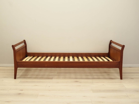 Image 1 of Lit en teck, design danois, années 1970, fabrication : Danemark