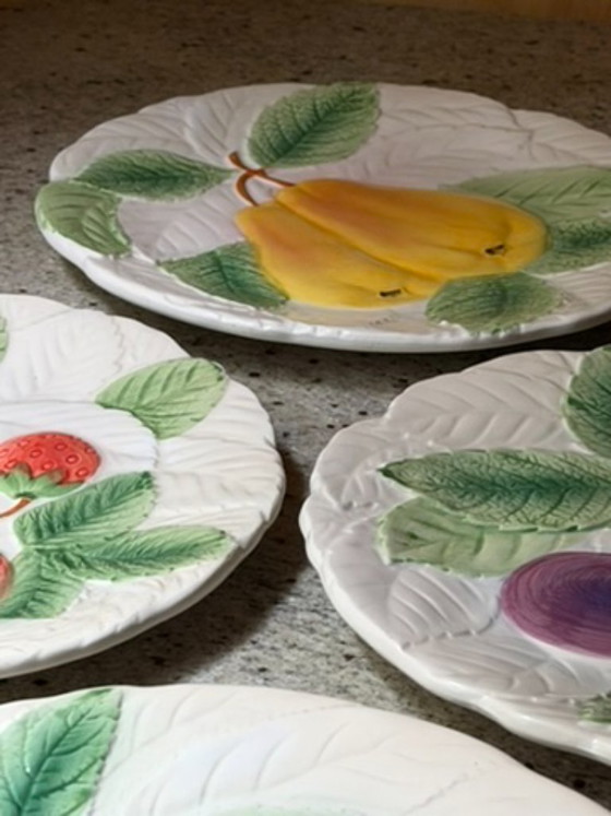 Vintage Japanese Majolica Fruit Plates, Set of 4, Embossed Ceramic Fruit Dessert Plates, Made in Japan (photo 9 of 19)