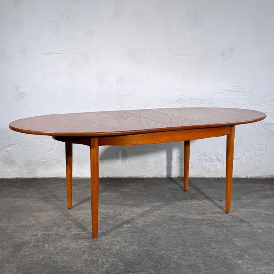 Image 1 of Mesa de comedor ovalada extensible de teca, estilo británico, década de 1960.