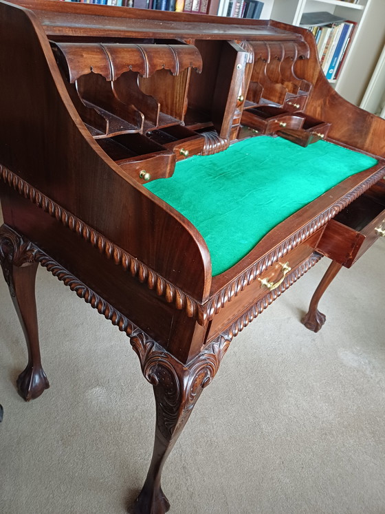 Image 1 of Escritorio antiguo de caoba estilo Chippendale