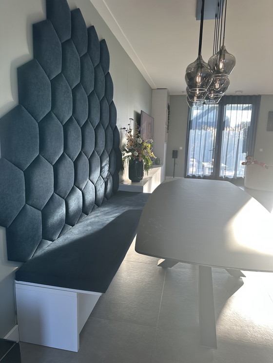 Image 1 of Pensile con panca da pranzo e pannelli murali esagonali