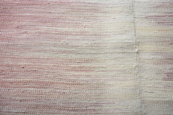 Image 1 of Handgewebter Designer Kelim Fars – 294 x 206 cm – Modernes Unikat in Rosé & Creme
