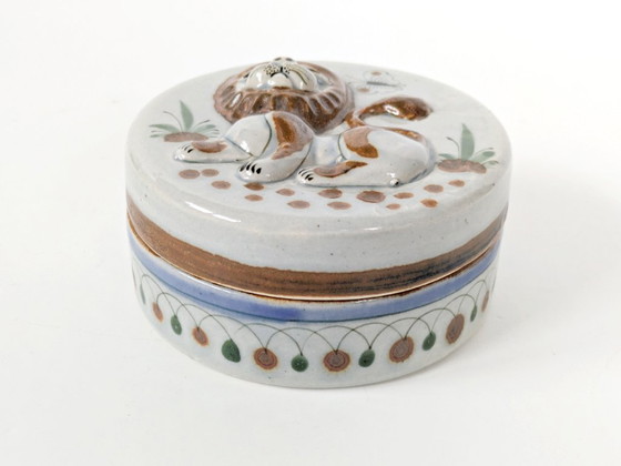 Image 1 of Keramische doos met deksel in Tonala-stijl uit de jaren 70: speels, gesigneerd aardewerk in volkskunststijl.