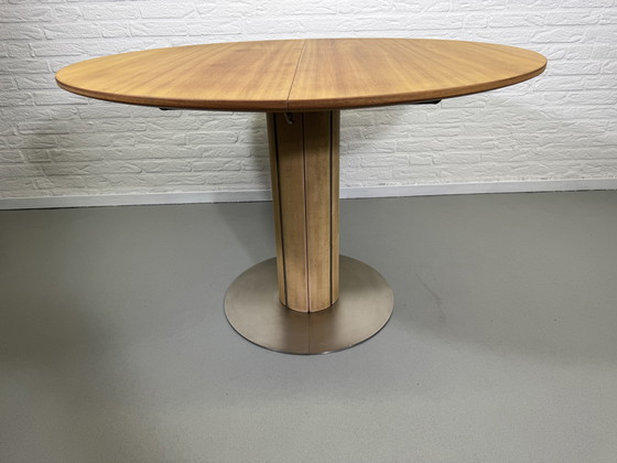 Image 1 of Lasko uitschuifbare design tafel eiken. 
