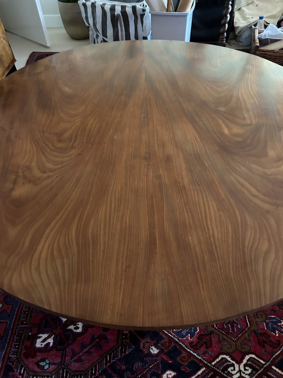 Image 1 of Table ancienne avec un beau piètement