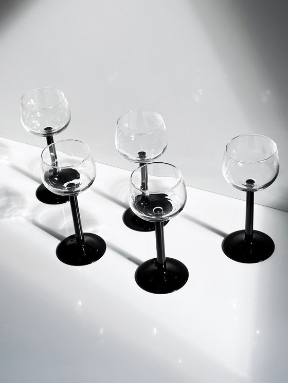 Image 1 of 5 Vintage Luminarc Wijnglazen Romeinen Zwart Domino 80s Witte Wijn Rode Wijn Zwarte Bokaal Art Deco Revival Postmodern