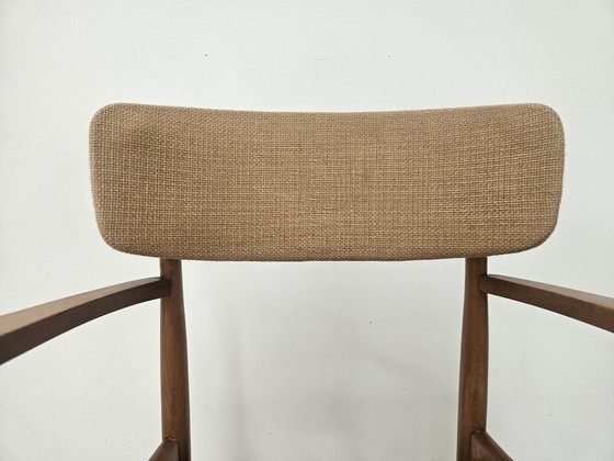 Image 1 of Zweedse fauteuil van hout met bruine stof