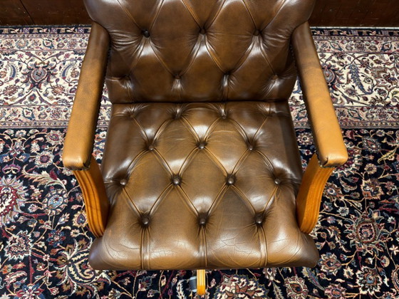 Sedia da ufficio Chesterfield inglese President Chair Marrone scuro – Sedie da ufficio, Leather, Wood (photo 6 of 7)