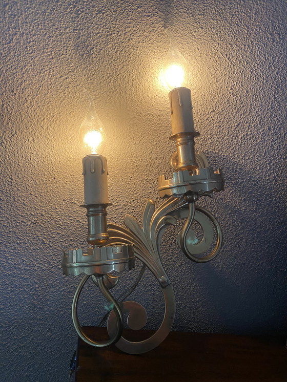 Image 1 of Lampada da parete a forma di giglio in oro antico con candela