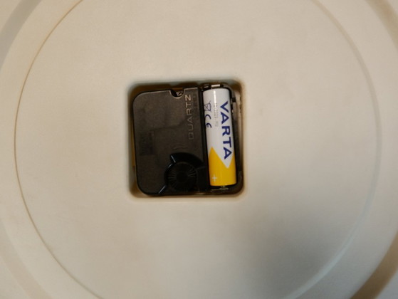 Image 1 of Sabre Quarz-Wanduhr