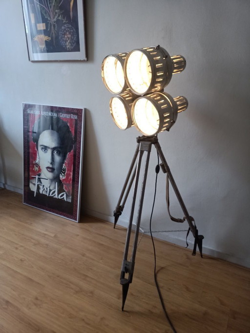 Stoere vintage industriële statieflamp