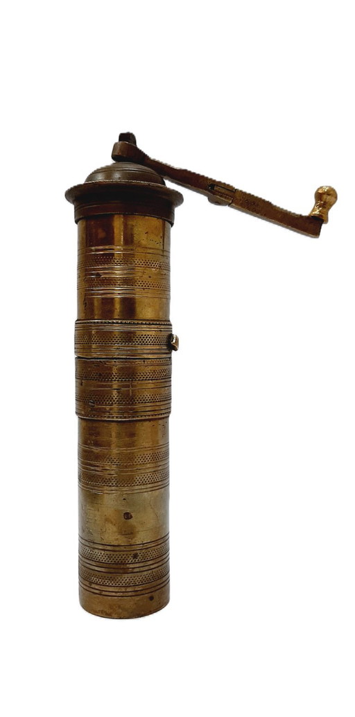 Molinillo de café turco antiguo de latón
