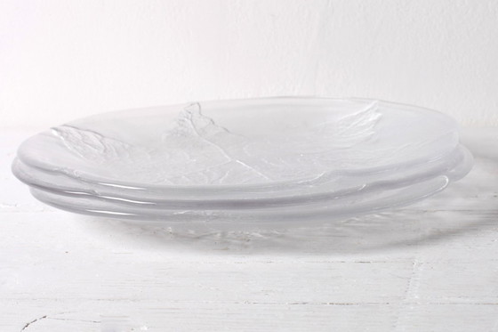 Image 1 of Set van 3 vintage Kosta Boda glazen dinerborden / Scandinavisch bladmotief / 1975