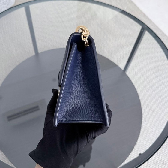 Image 1 of DIOR 30 MONTAIGNE MEDIUM - CAVIALE BLU SCURO CON FINITURE ORO