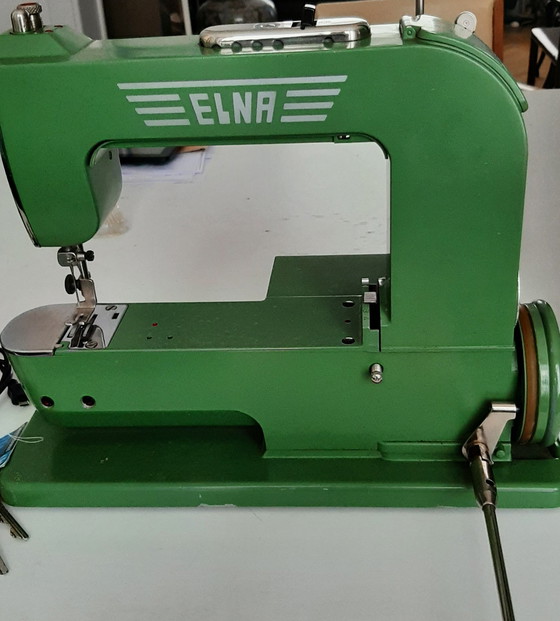 Image 1 of Industriële Vintage Naaimachine Elna "Grasshopper"