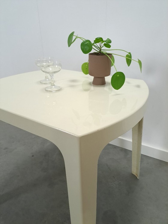 Image 1 of Vintage gebroken wit kunststof tuintafel eettafel