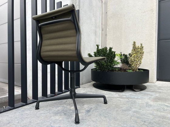 Image 1 of Vitra Eames EA104 Ledersessel