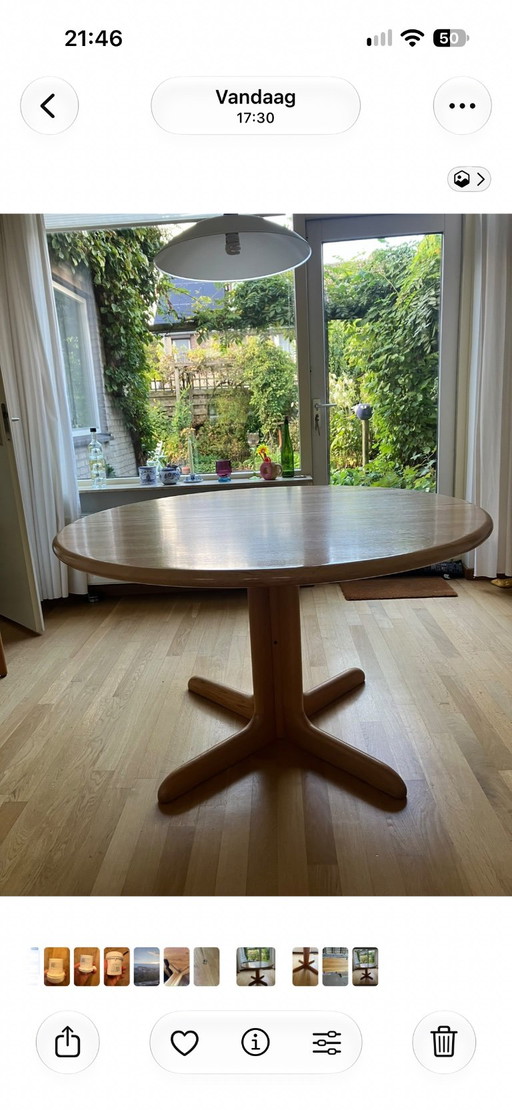 Table Niels Otto Møller / produite via J.L. Møllers Møbelfa