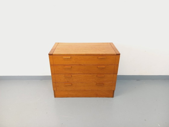 Image 1 of Vintage grenen ladekast uit de jaren 70.