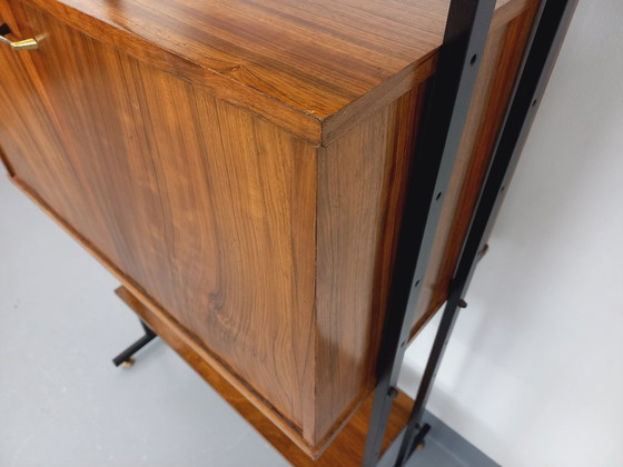 Image 1 of Bibliothèque étagère italienne modulable vintage en bois de noyer et métal des années 60