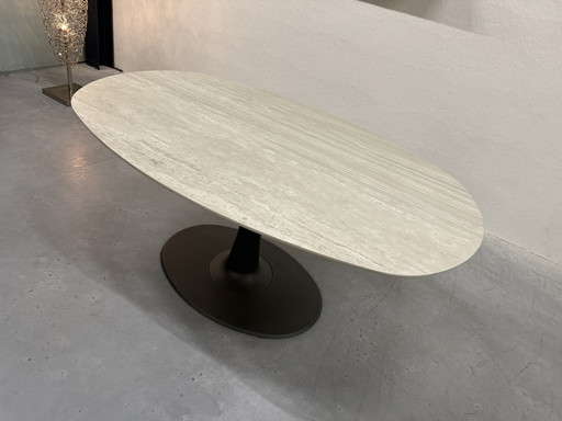 Leolux Columna Dining Table Oval Ceramic 160x110