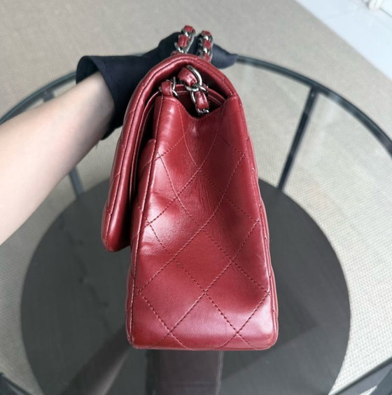 Image 1 of Borsa Chanel Classic Flap Jumbo - Doppia patta 30 cm in pelle di agnello trapuntata rosso scuro con finiture argentate, serie 15