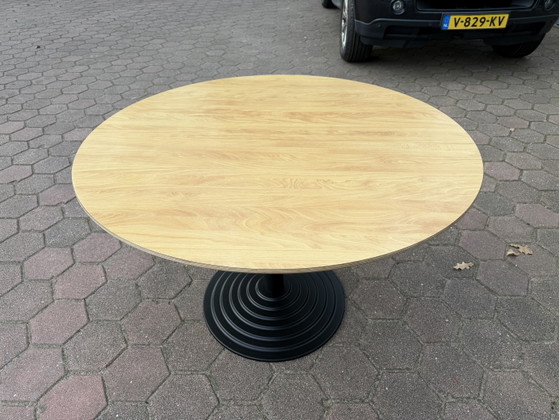Tavolo da pranzo di design rotondo Rovere & Nero (Ø 120 cm) – Tavoli da pranzo, Metallo, Legno (photo 6 of 6)